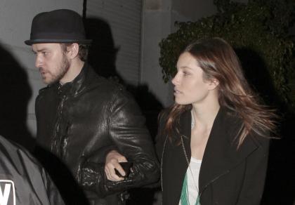 Jessica Biel wants everyone to know she's still with Justin Timberlake