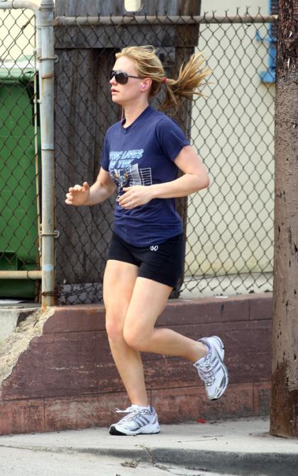 Anna Paquin: Blissful Jogger