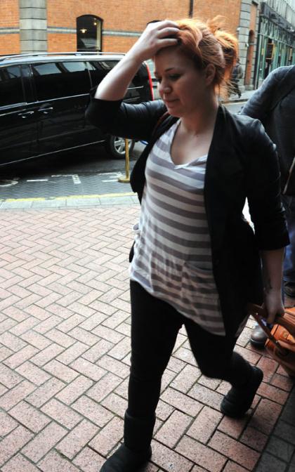 Red-Haired Kelly Clarkson Hits Dublin
