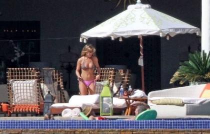 Jennifer Aniston in Cabo with Gerard Butler
