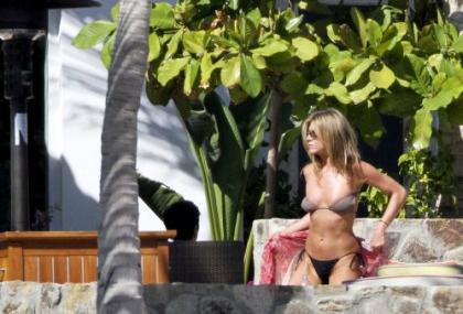 Jennifer Aniston Throws Her Own Birthday Party in Cabo