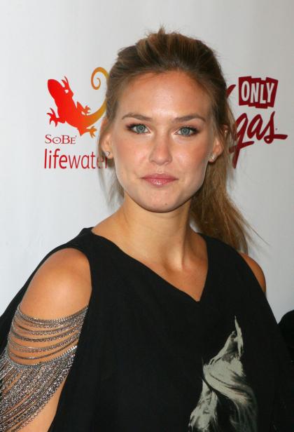Bar Refaeli is pissed that Brooklyn Decker got the 'sI Swimsuit' cover