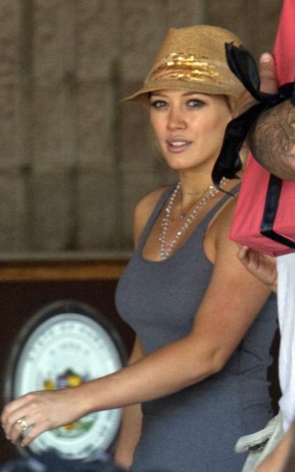 Hilary Duff: Engaged to Mike Comrie!