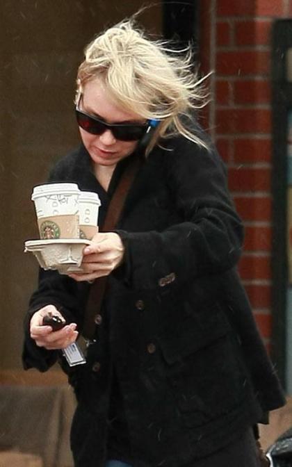 Renee Zellweger Swings By Starbucks
