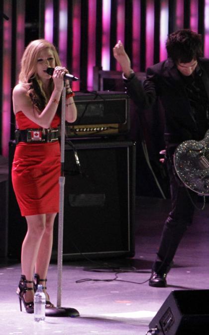 Avril Lavigne Helps Close Out 2010 Olympics