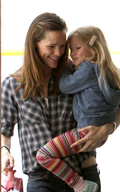 Jennifer Garner and Violet: Schoolhouse Smiley