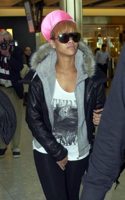 Rihanna: Heathrow Jet-Setter