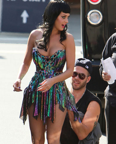 Katy Perry Gets Felt Up