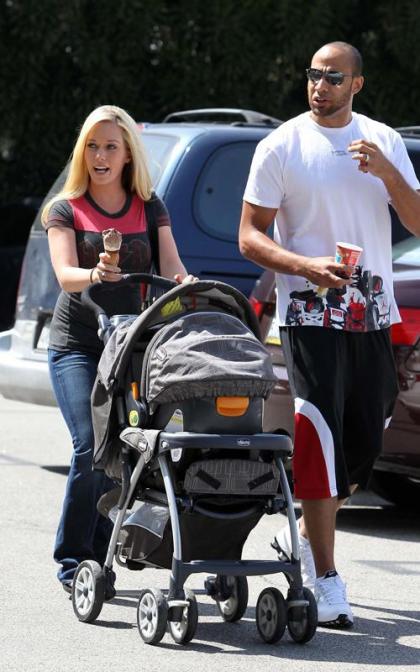 Kendra Wilkinson: Hangin' with Her Two Hanks
