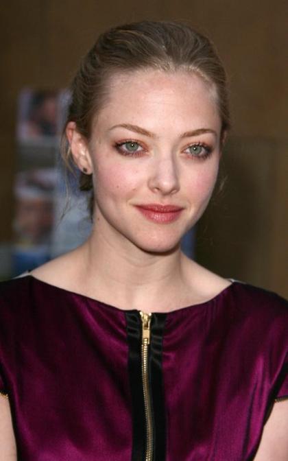 Amanda Seyfried Dazzles at 'Mother And Child' Premiere
