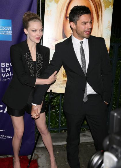 Amanda Seyfried  Dominic Cooper are still loved up, despite his rumored cheating