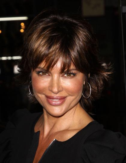 Lisa Rinna defends her horrid lips from cyber-attacks
