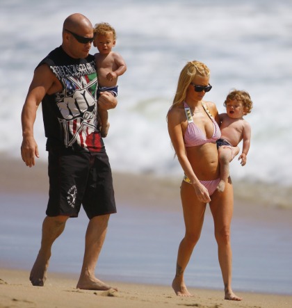 Jenna Jameson and Tito Ortiz reunite with beach photo op