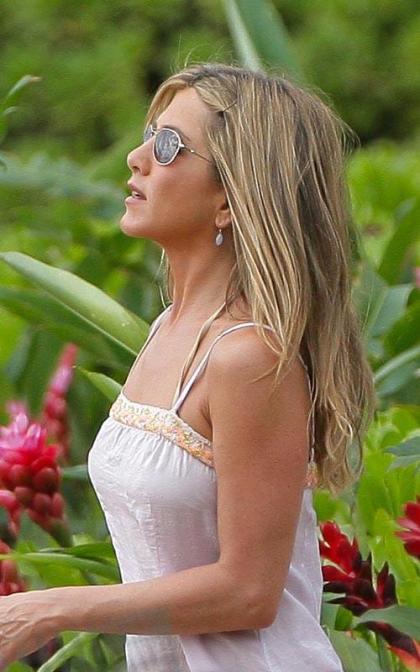 Jennifer Aniston: Hawaiian Hottie in High Demand