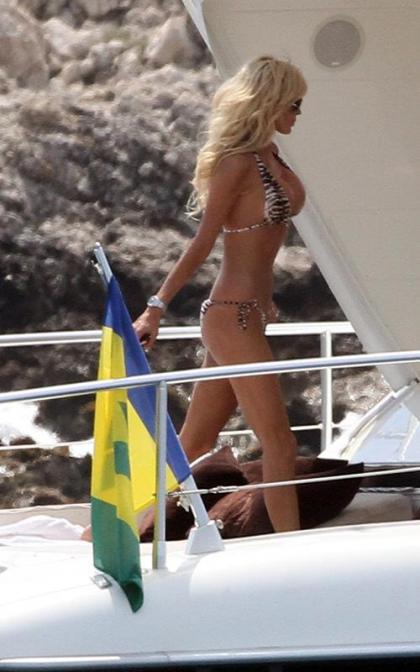 Victoria Silvstedt: Bikini Boating Babe