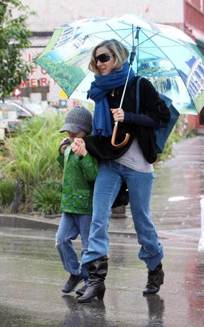 Sarah Jessica Parker: Rainy Day School Run