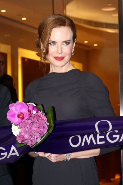 Nicole Kidman looks especially frozen  what's up with her boobs'