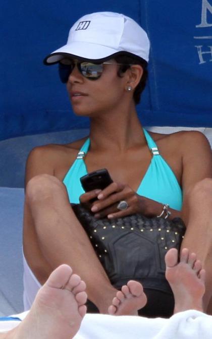 Halle Berry: Miami Beach Beauty