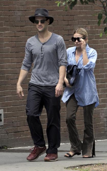 Ashley Olsen and Justin Bartha: Hand-Holding Sweethearts
