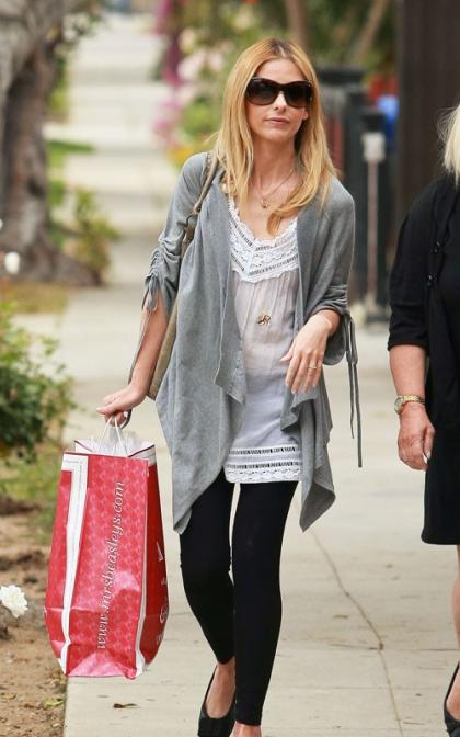 Sarah Michelle Gellar: Santa Monica Shopping with Mom