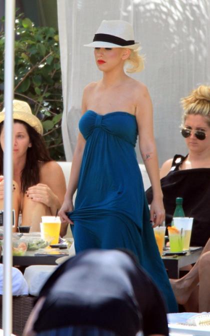 Christina Aguilera: Miami Poolside Relaxation