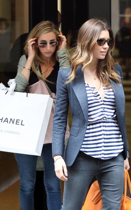 Jessica Biel: Parisian Retail Romp