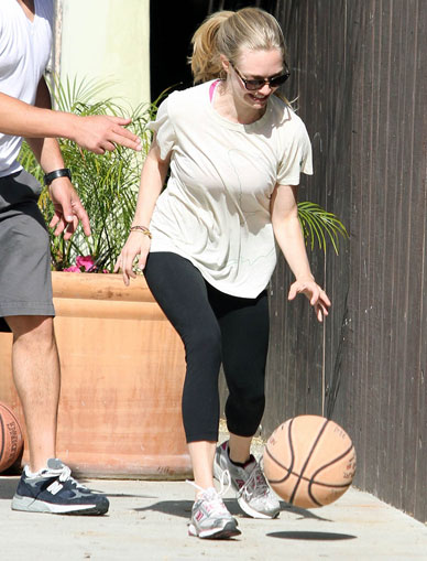 Amanda Seyfried Plays With Balls