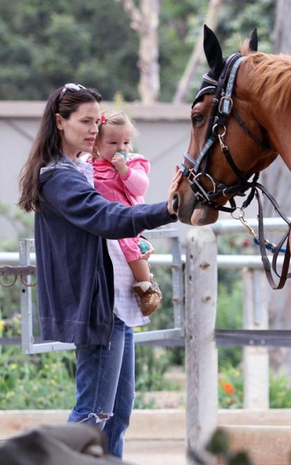 Jennifer Garner and Violet: Equestrian Center Stop