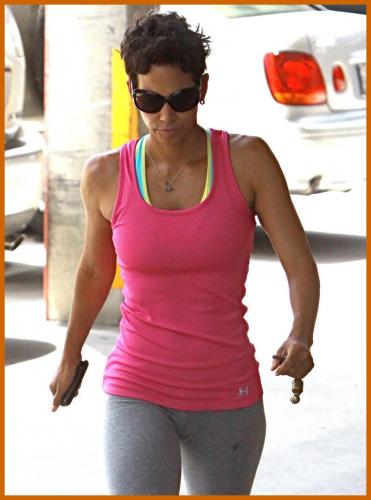 Halle Berry Sexy in Workout Gear
