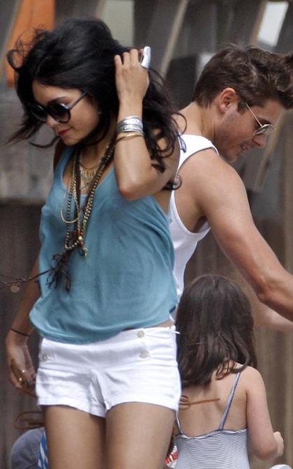 Zac Efron  Vanessa Hudgens: No Proposal