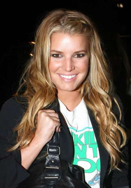 Jessica Simpson complains about finding her first wrinkle