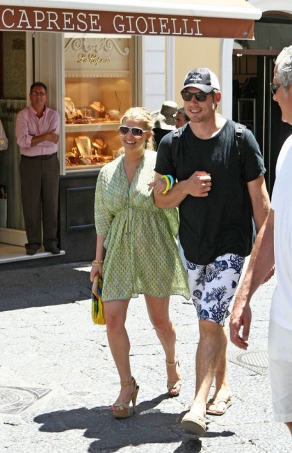 Jessica Simpson is bankrolling her new man, is he using her for money?