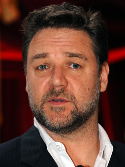 Did Russell Crowe gain weight because he stopped smoking?