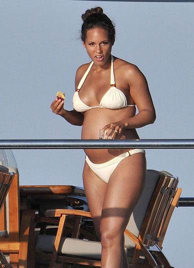 Alicia Keys Pregnant Bikini Pictures