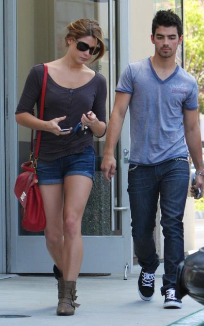 Ashley Greene and Joe Jonas: Coffee Shop Couple
