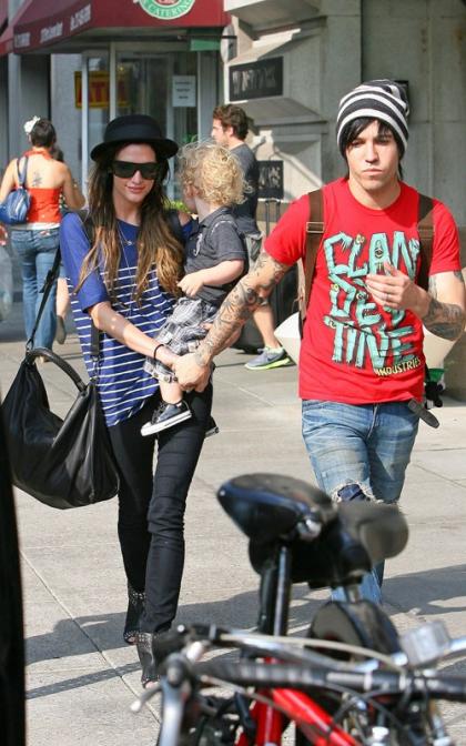 Ashlee Simpson and Pete Wentz: Traveling with Bronx