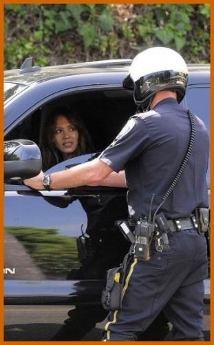 Jessica Alba Charms Her Way Out of Speeding Ticket