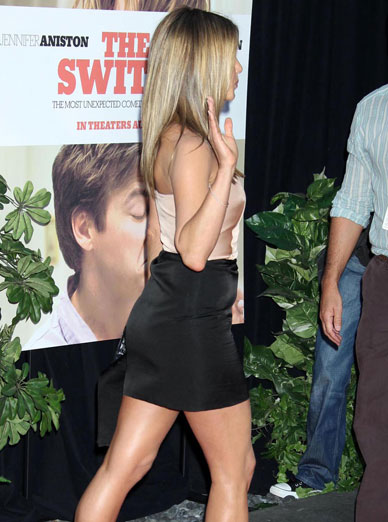 Jennifer Aniston's Cute Little Booty Profile