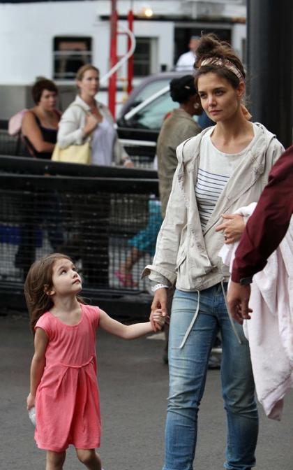 Katie Holmes: Toronto Amusement Park Family Fun