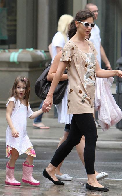Katie Holmes: Rainy Day Fun with Suri and Isabella