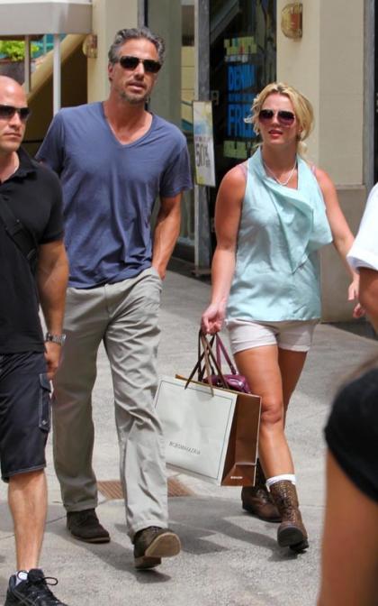 Britney Spears and Jason Trawick's Hawaiian Retail Romp