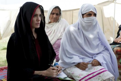 Angelina Jolie makes a UNHCR trip to flood-ravaged Pakistan