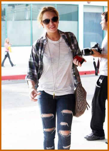 Lindsay Lohan Rocks Ripped Jeans