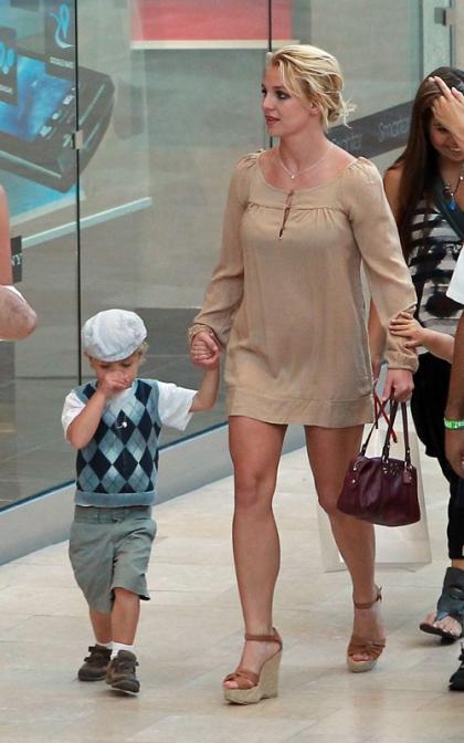 Britney Spears: Topanga Mall Family Fun