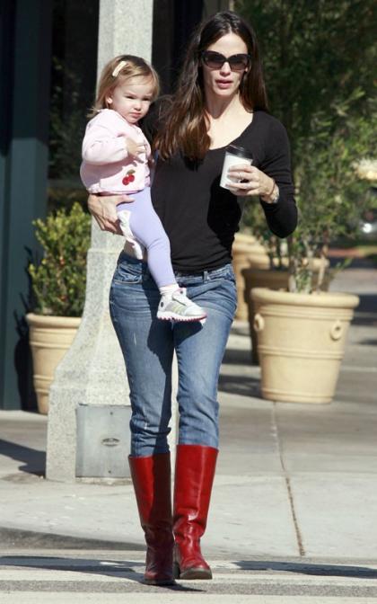 Jennifer Garner and Seraphina's Santa Monica Stroll