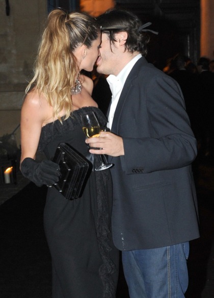 Gisele's rep explains why Gisele was photographed kissing a random dude