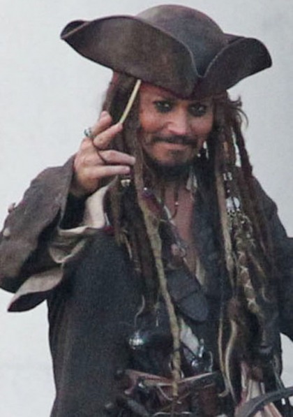 Johnny Depp dresses up as Jack Sparrow to visit a London school