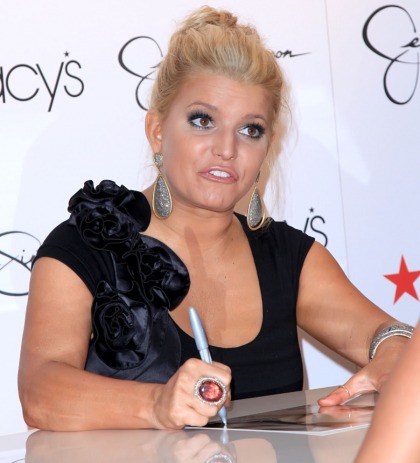 Jessica Simpson's constant barfing & farting makes headlines