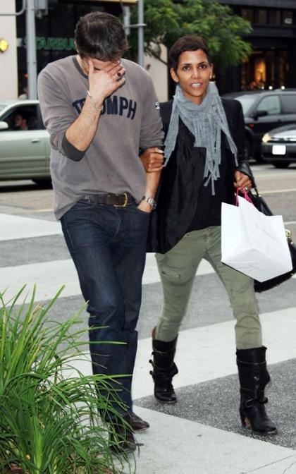 Halle Berry & Olivier Martinez: T-Mobile Mates