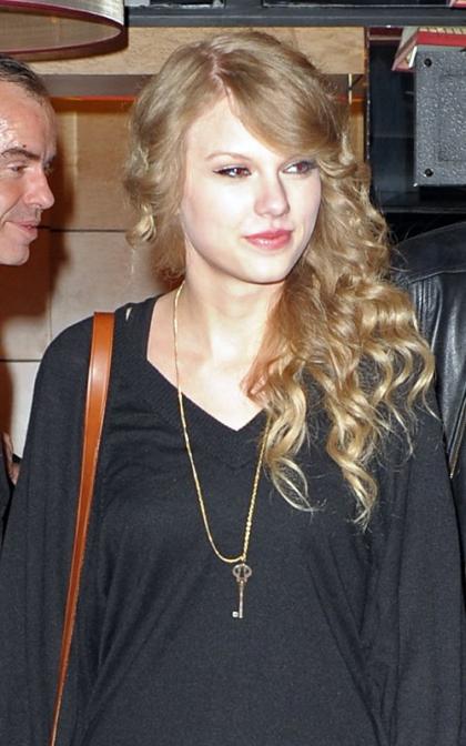 Taylor Swift: J'Adore Paris!